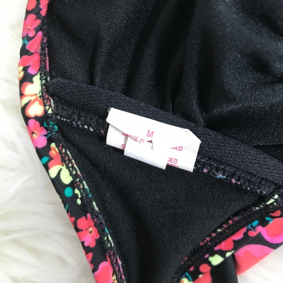 Xhilaration : asymmetrical floral bikini top Med - Picture 2 of 5
